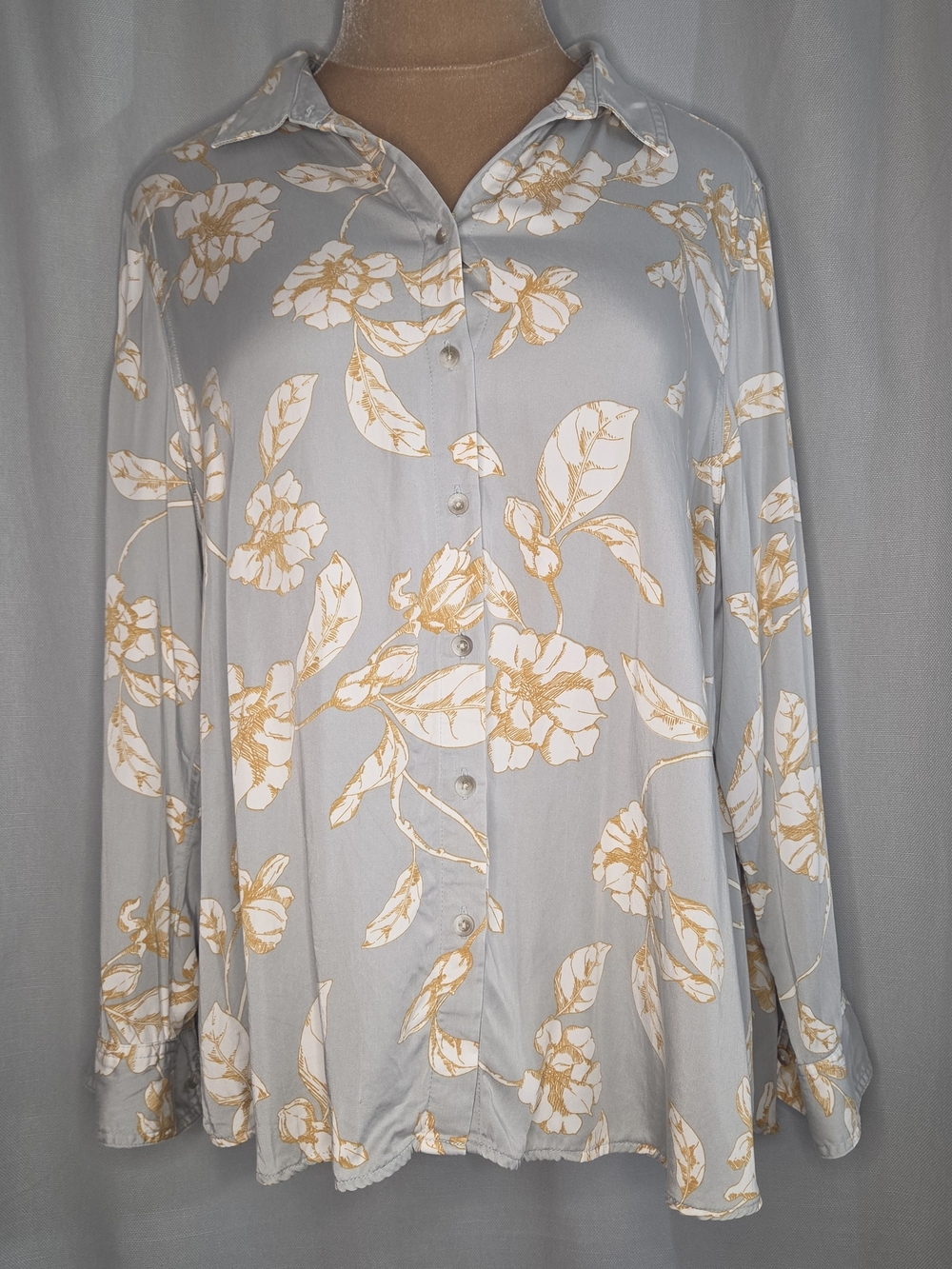 Chico's Women's Light Gray Floral Button-Up Blouse Size XL